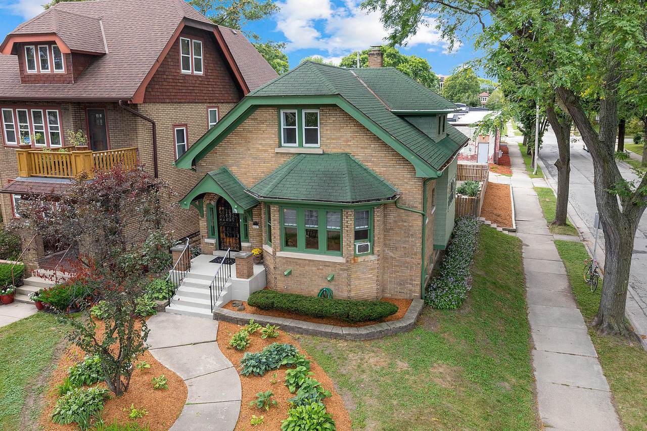 3277 Humboldt Blvd - Photo 1