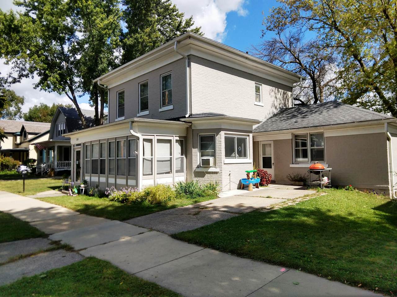 213 Washington St - Photo 1