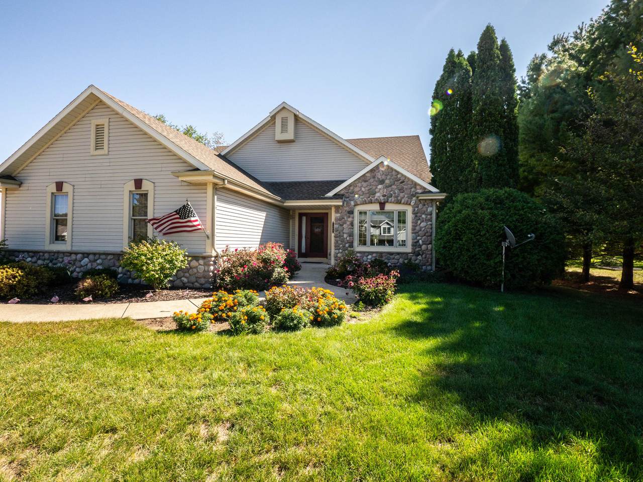 W241N7404 Woodsview Dr - Photo 1