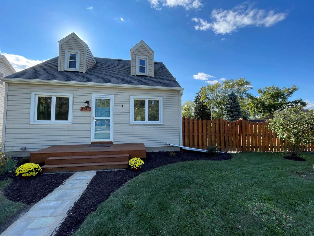 4606 Charles St - Photo 1