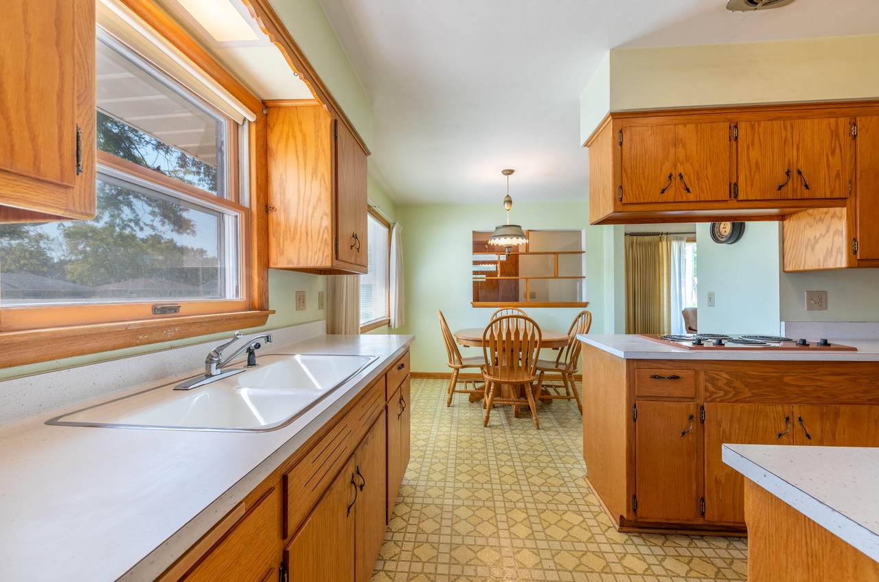 6054 Hately Ave - Photo 1