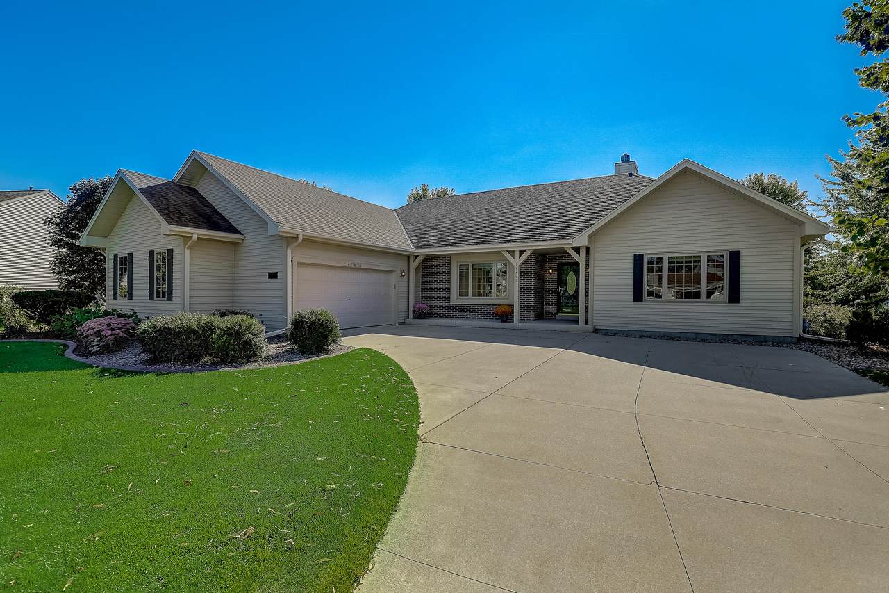 N102W17599 Stoneridge Ln - Photo 1