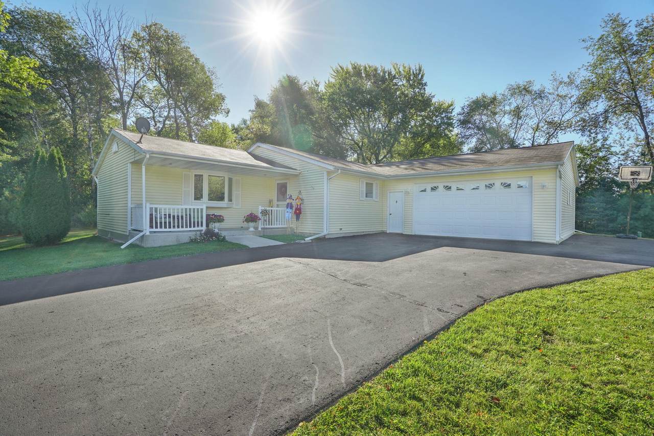 W5323 Kenosha Dr - Photo 1