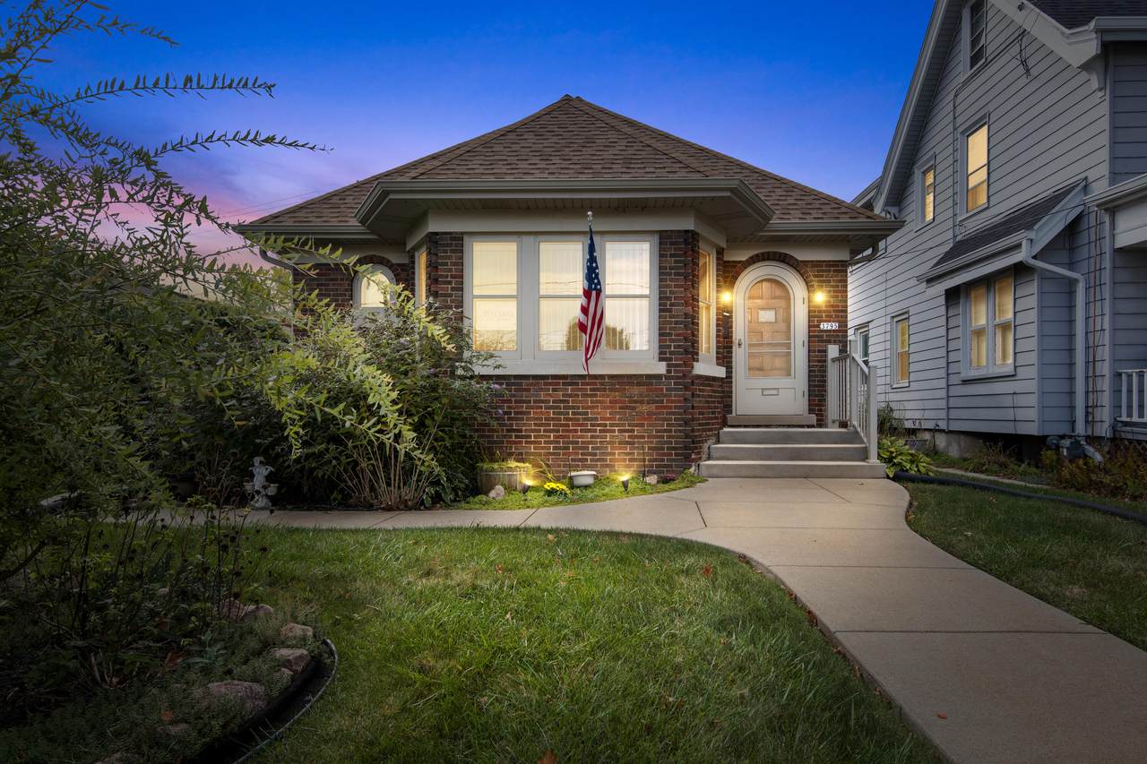 3795 Kinnickinnic Ave - Photo 1