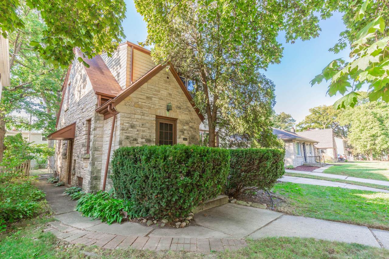 343 Plainfield Ave - Photo 1