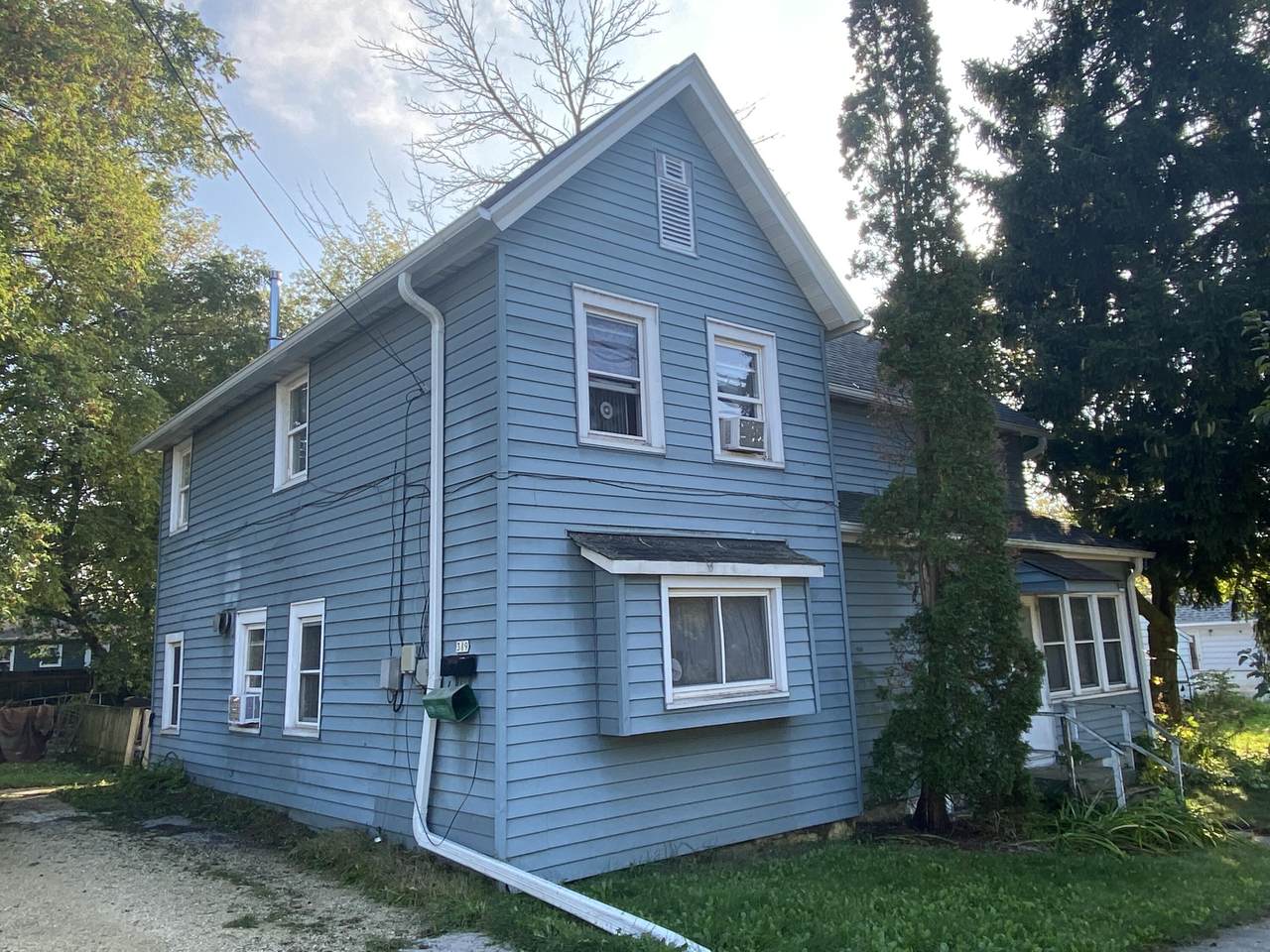 319 Van Buren St - Photo 1