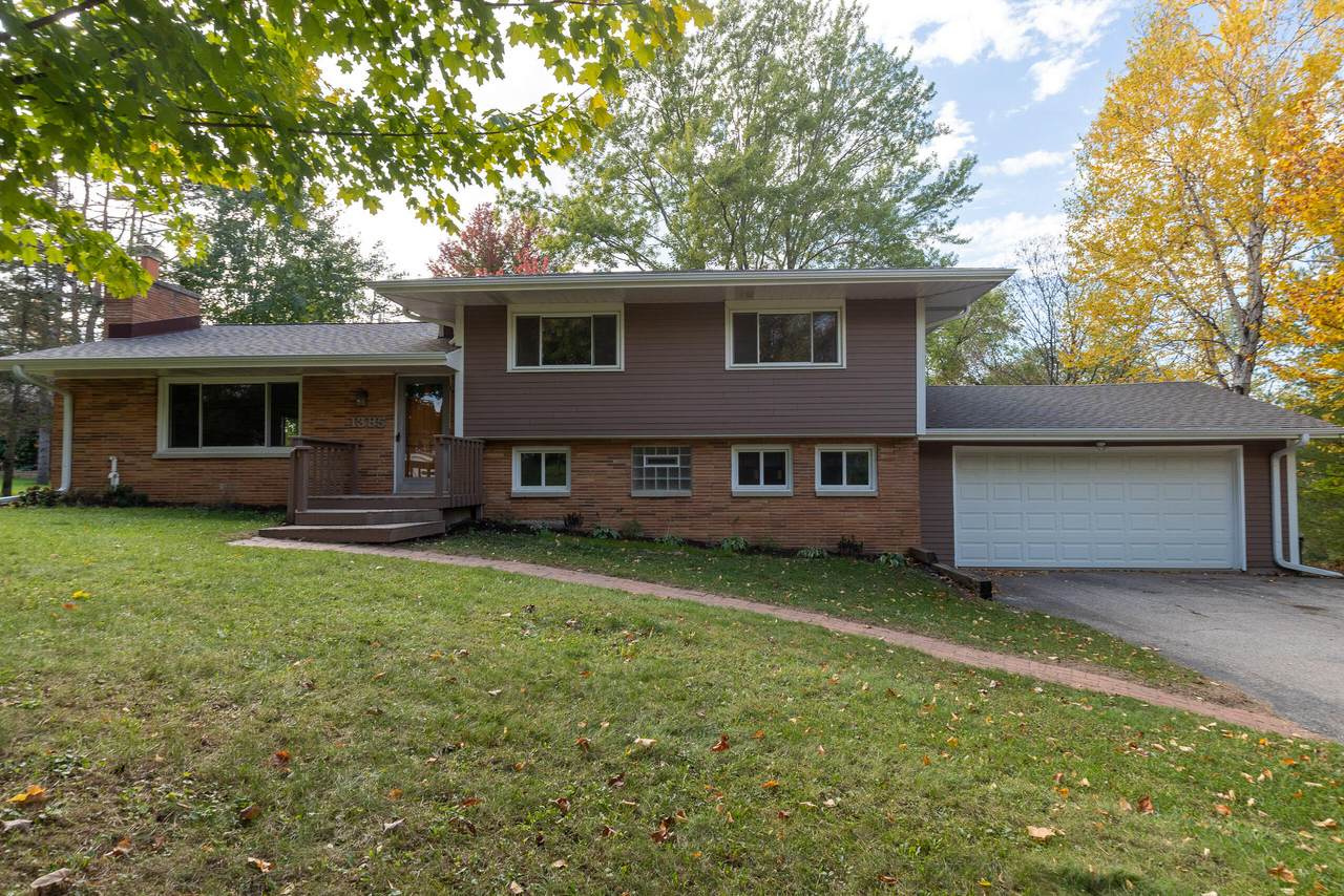 1385 Hickory Hill Ln - Photo 1
