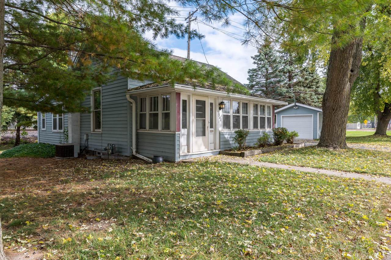 341 Oakton Ave - Photo 1