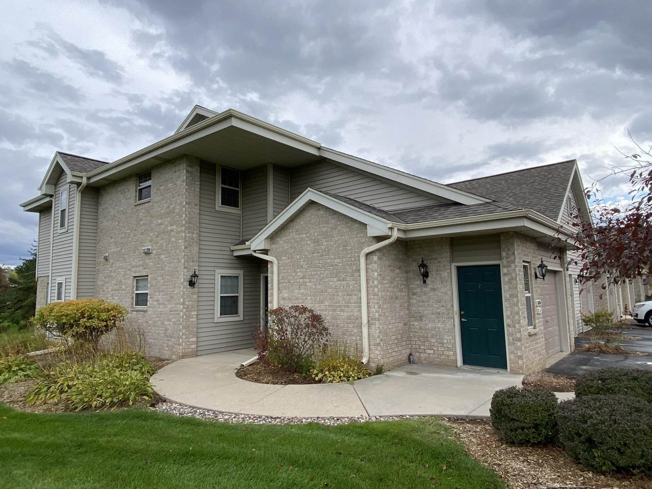 18620 Emerald Cir - Photo 1