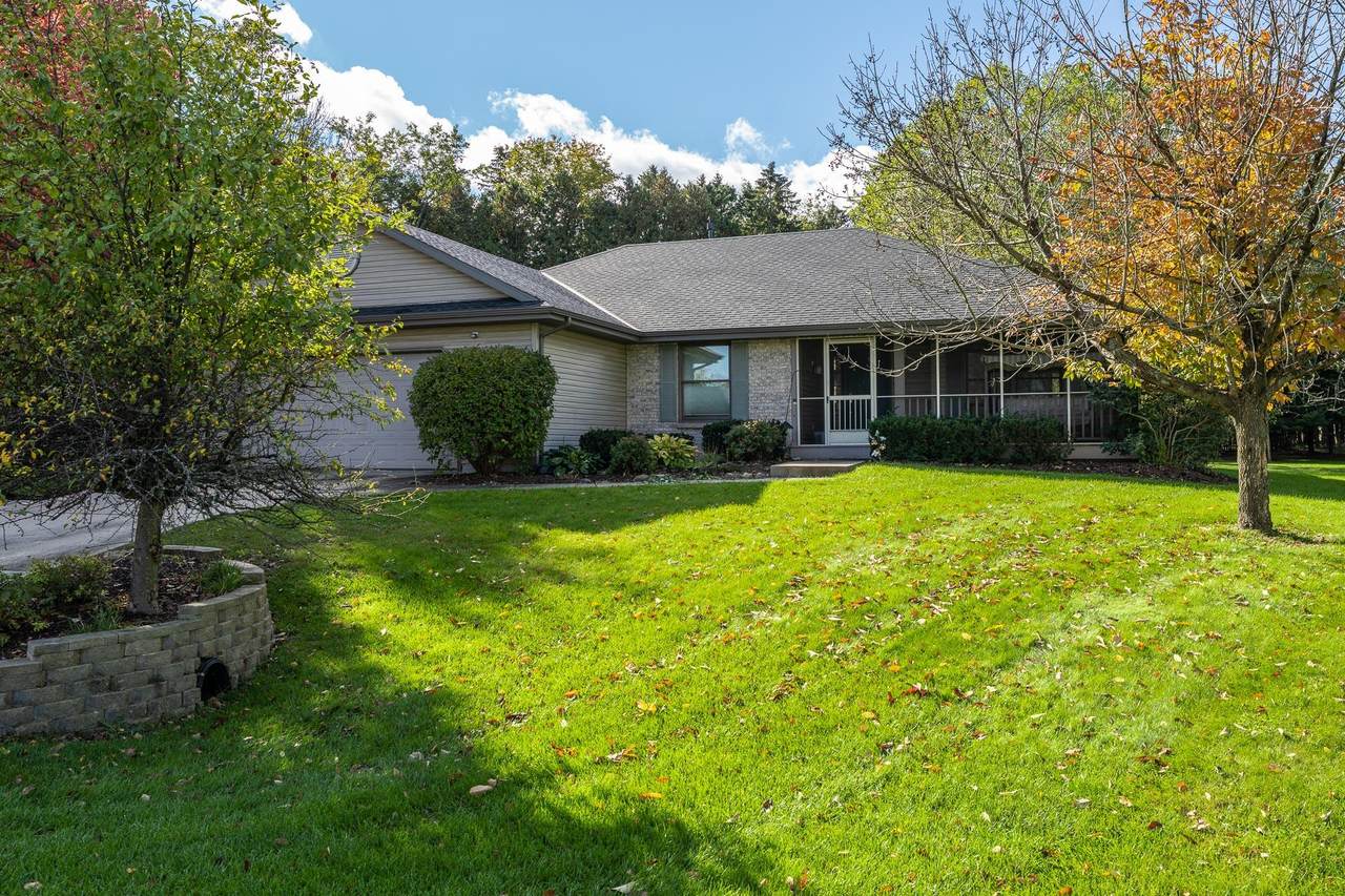 411 Pine Grove Cir - Photo 1