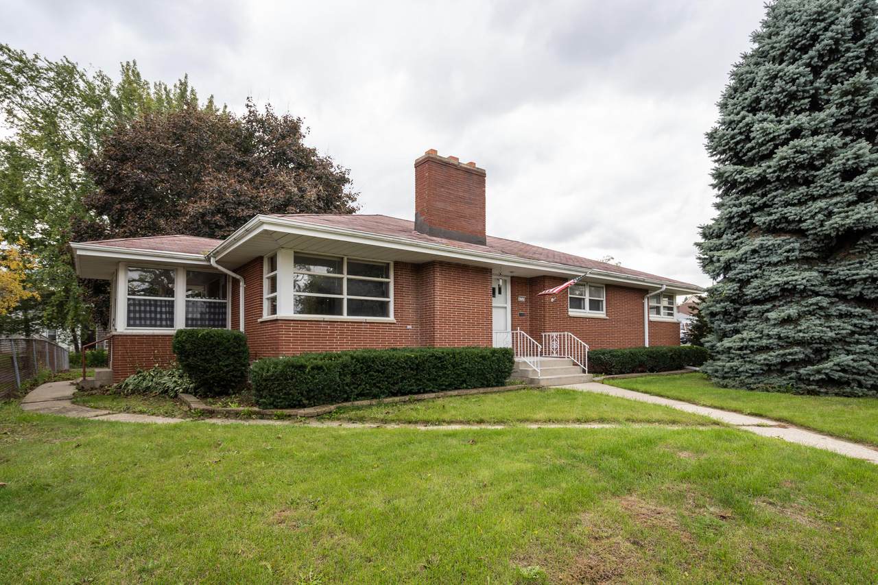 1713 Rawson Ave - Photo 1