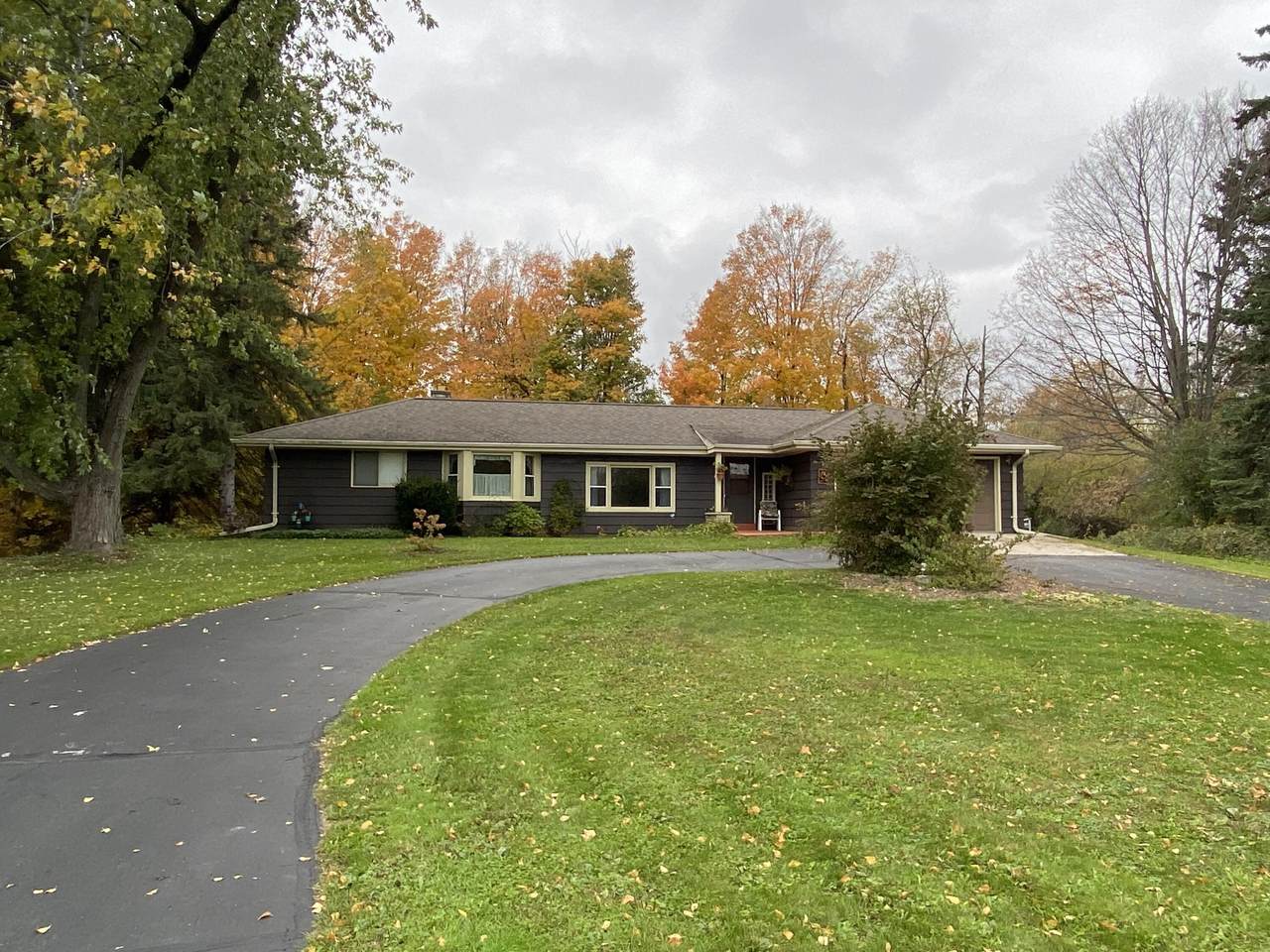 726 Emmer Ave - Photo 1