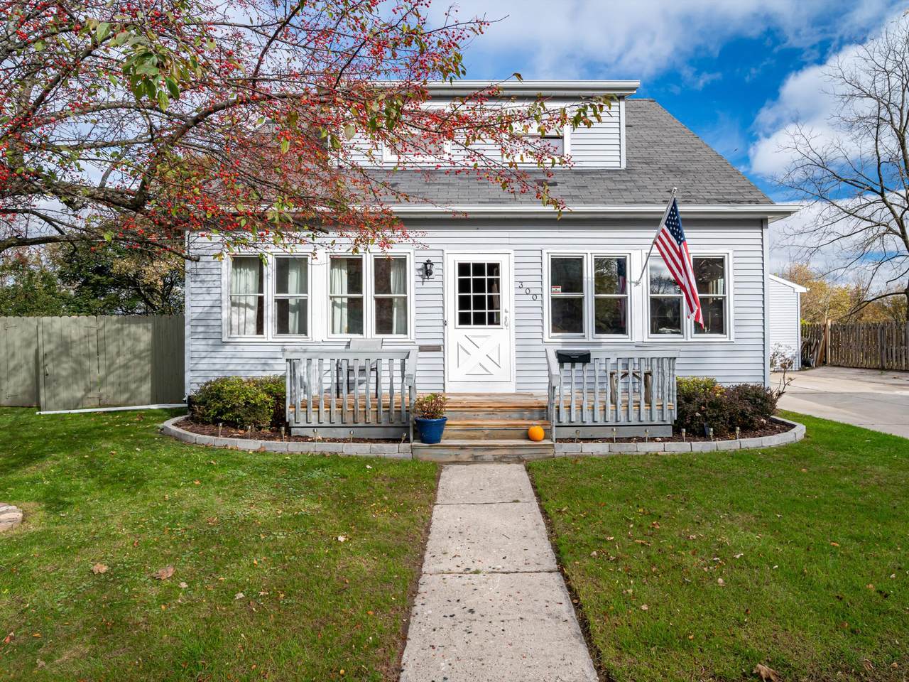 300 Union Pl - Photo 1