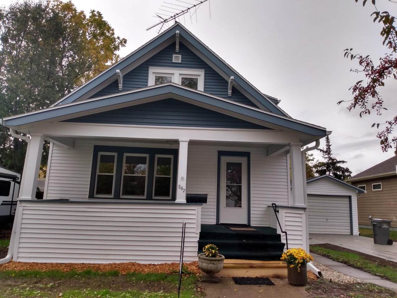 207 Cady St - Photo 1