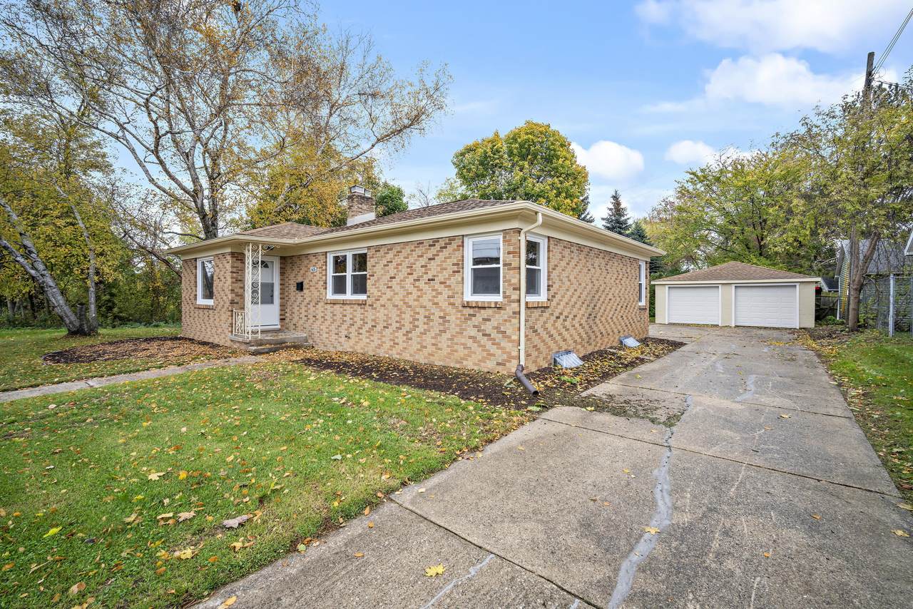 605 Chicago St - Photo 1