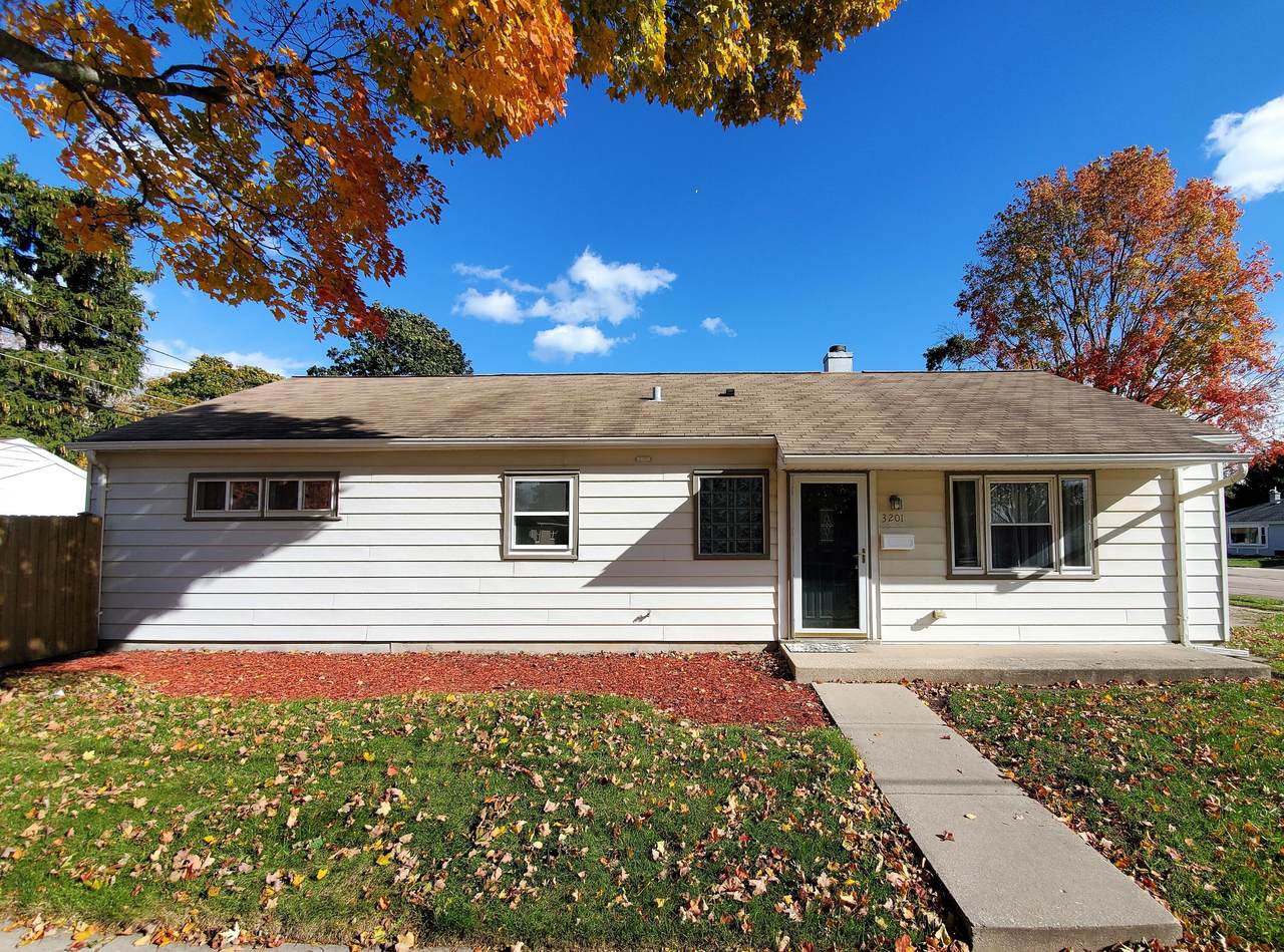 3201 Geneva St - Photo 1