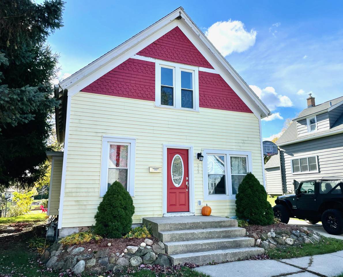 523 Michigan St - Photo 1