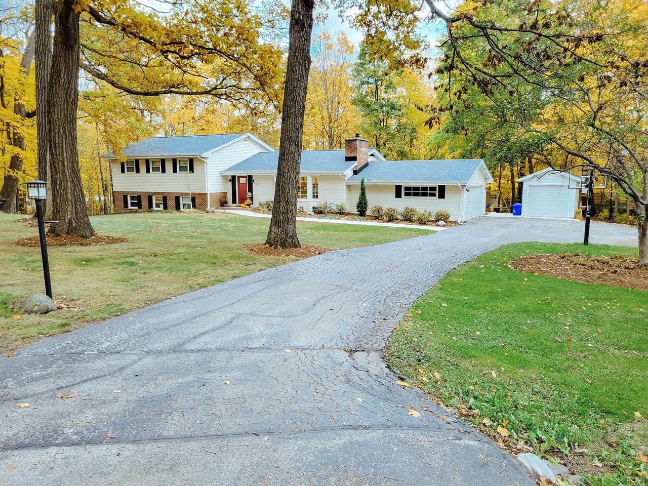 1360 Valley Ridge Dr - Photo 1