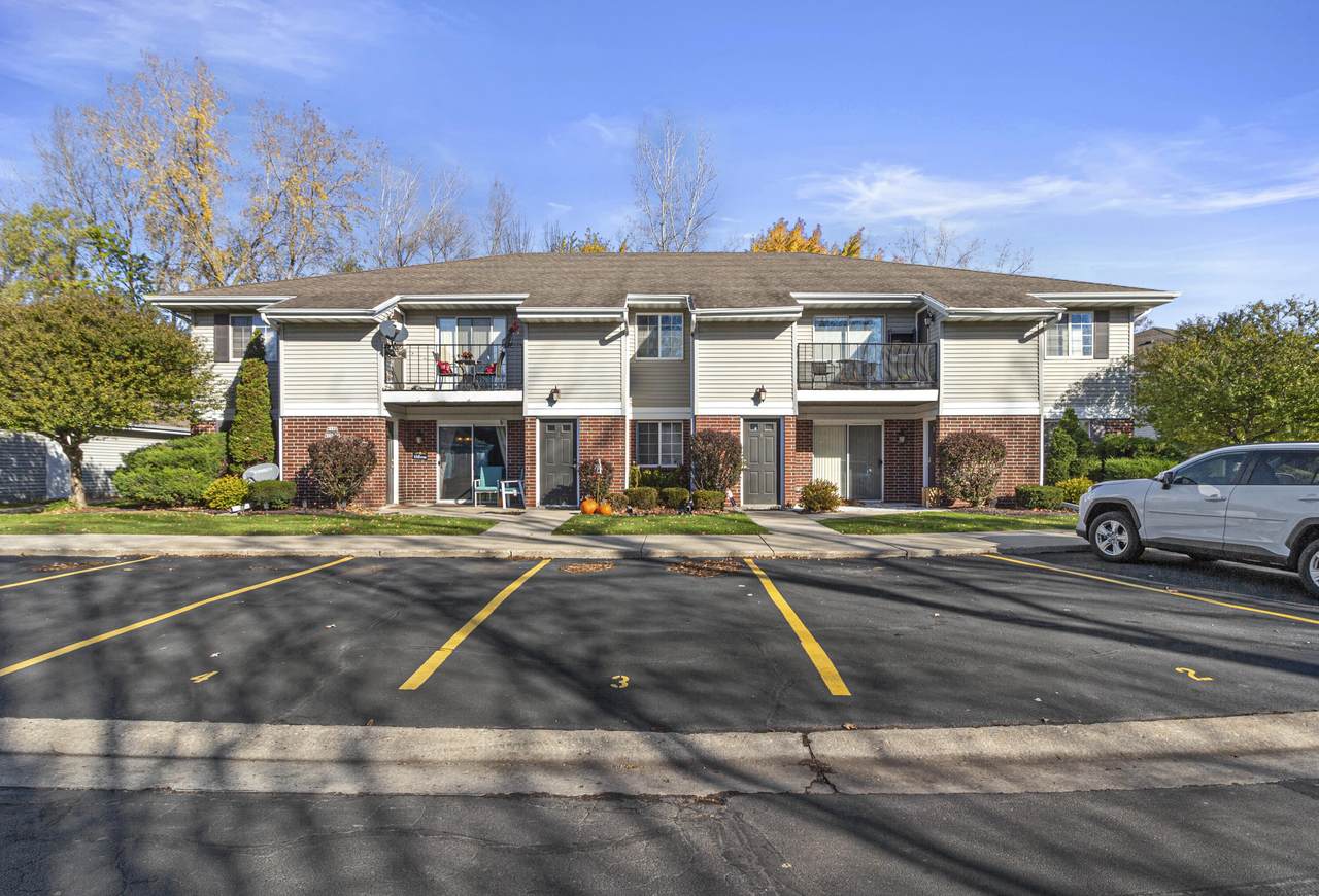 N110W17098 Ashbury Ln - Photo 1