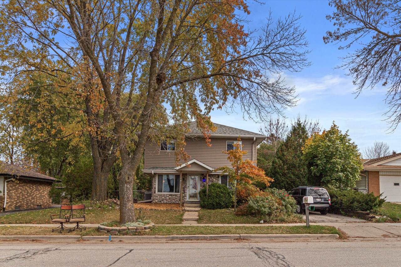 5384 9th St - Photo 1