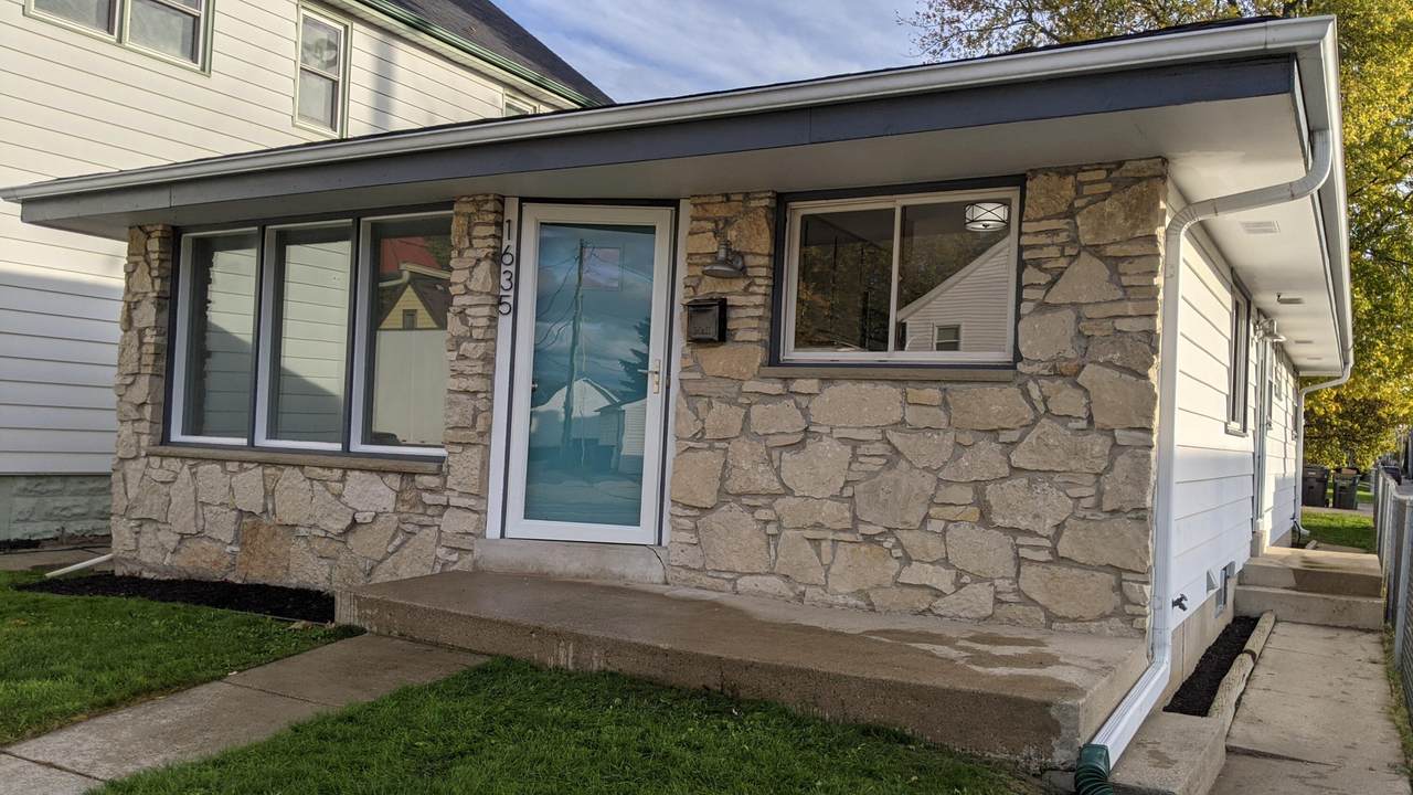 1635 Rawson Ave - Photo 1