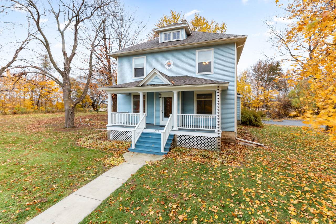 219 Walworth St - Photo 1