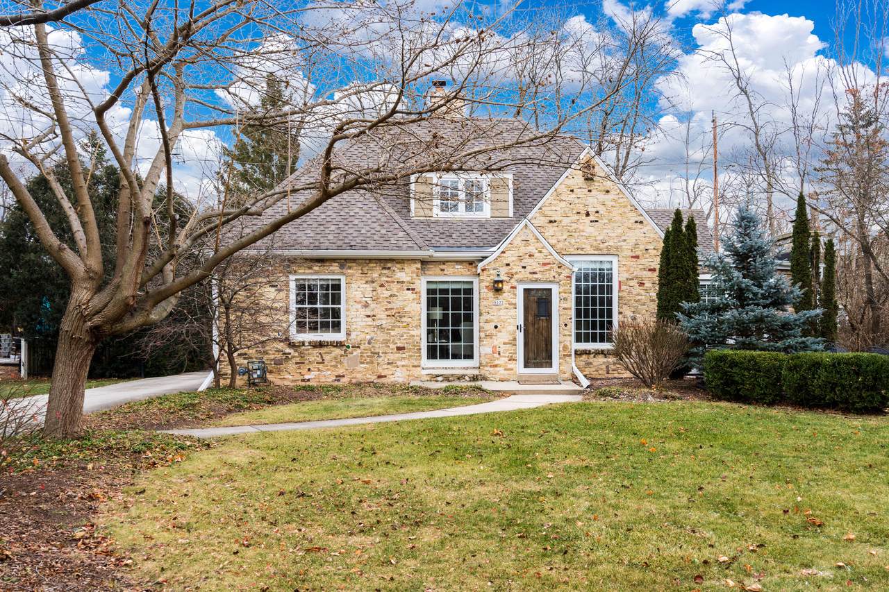 9072 Lake Dr - Photo 1