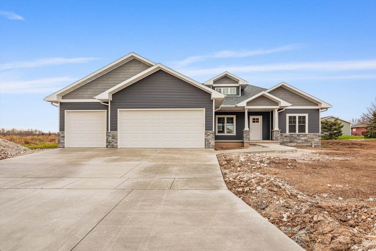 1032 Albert Dr - Photo 1