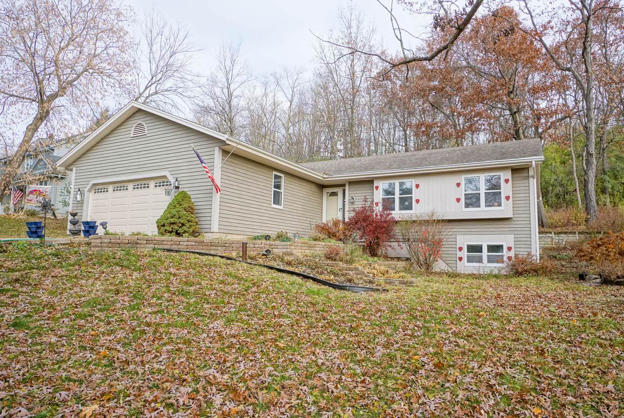 W231S2532 Salter Dr - Photo 1