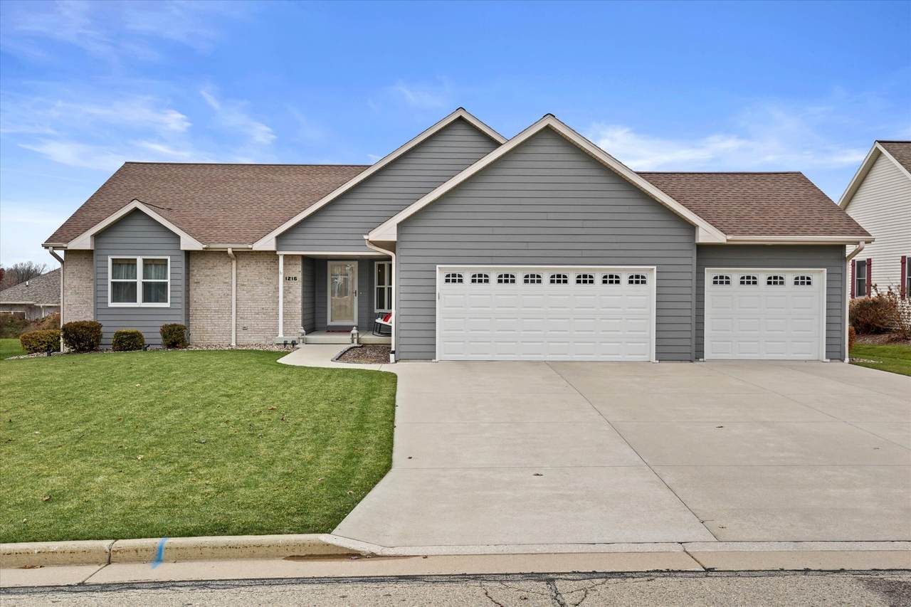 1216 Carolyn Blvd - Photo 1