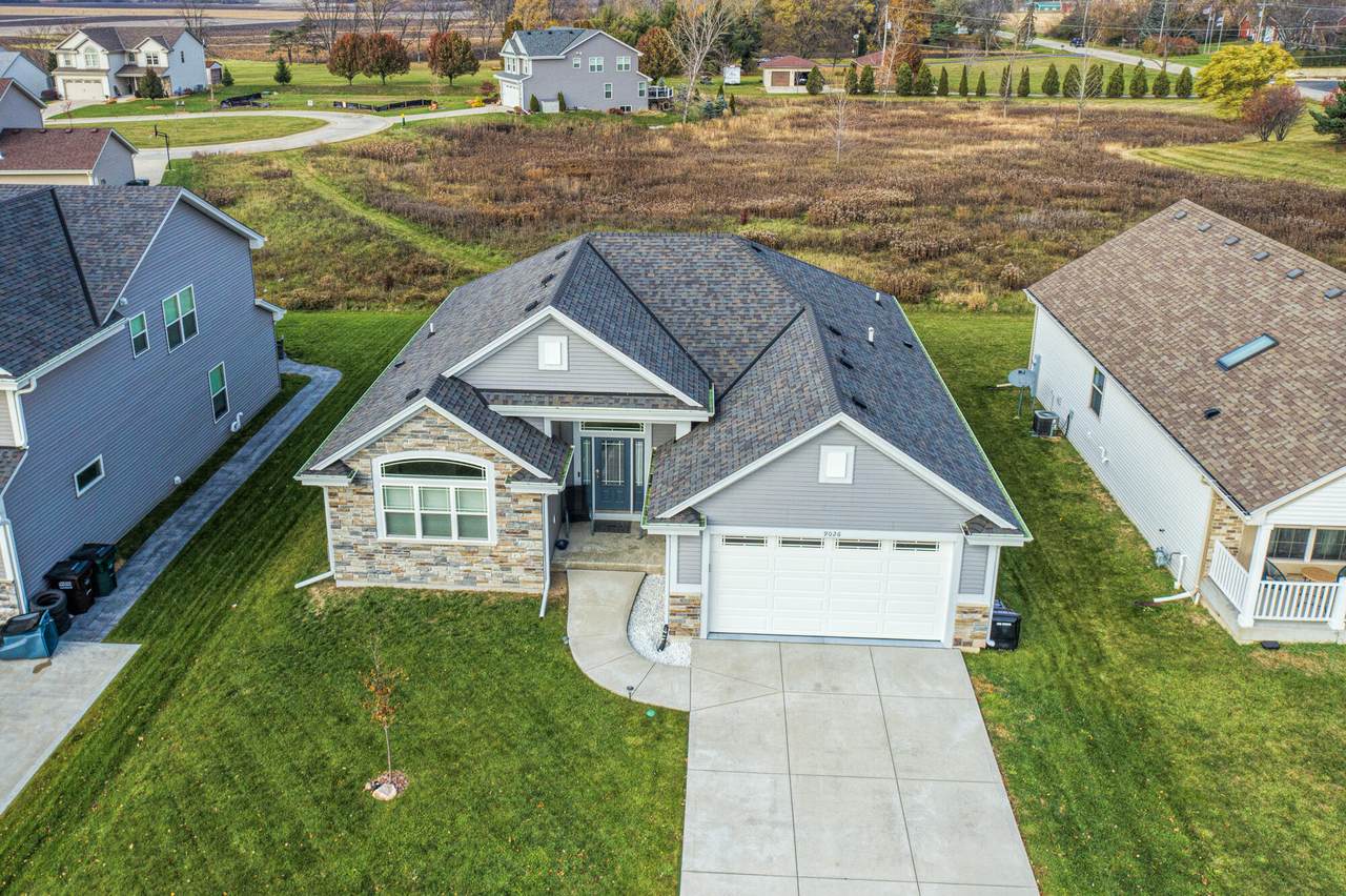 9026 Prairie Crossing Dr - Photo 1