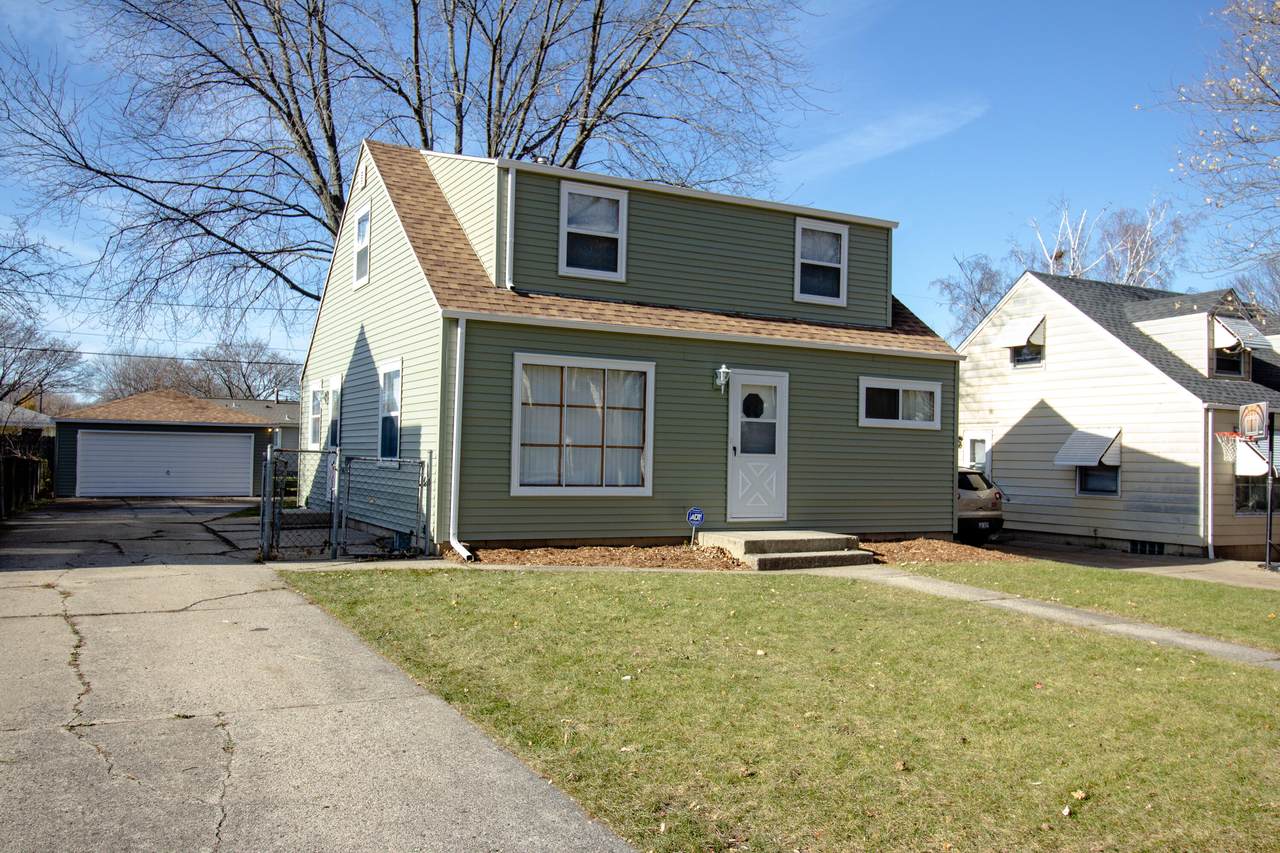 5229 62nd St - Photo 1