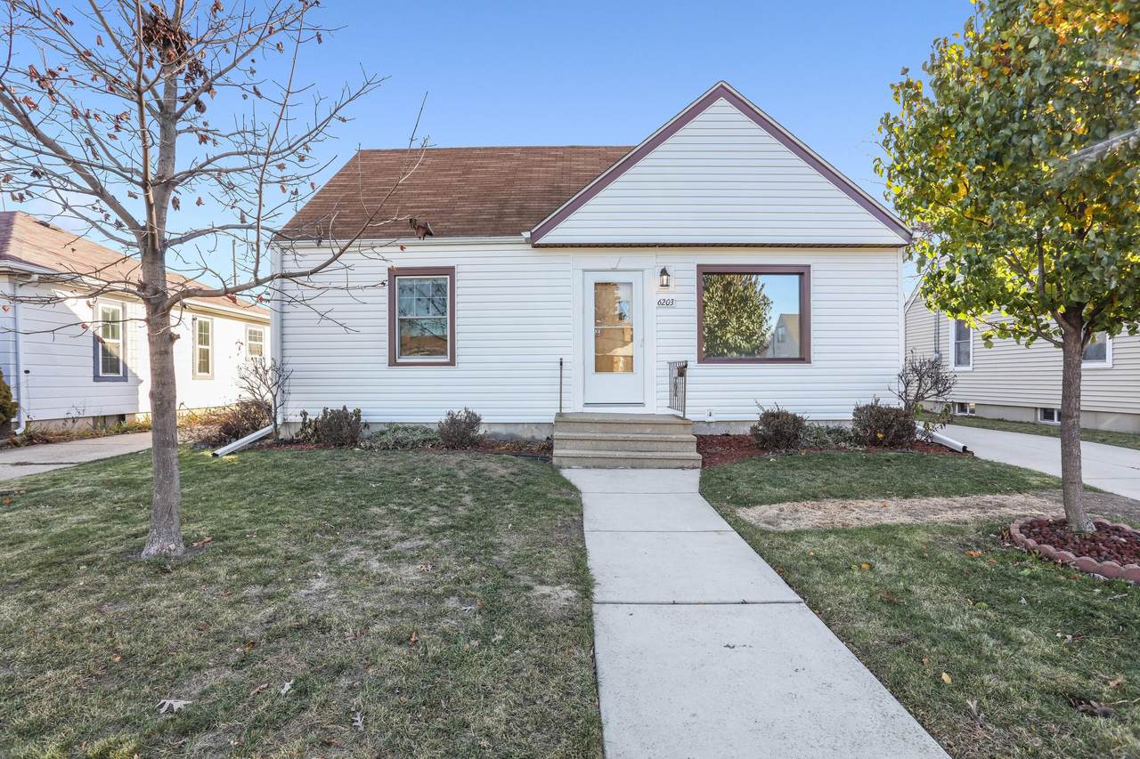 6203 44th Ave - Photo 1