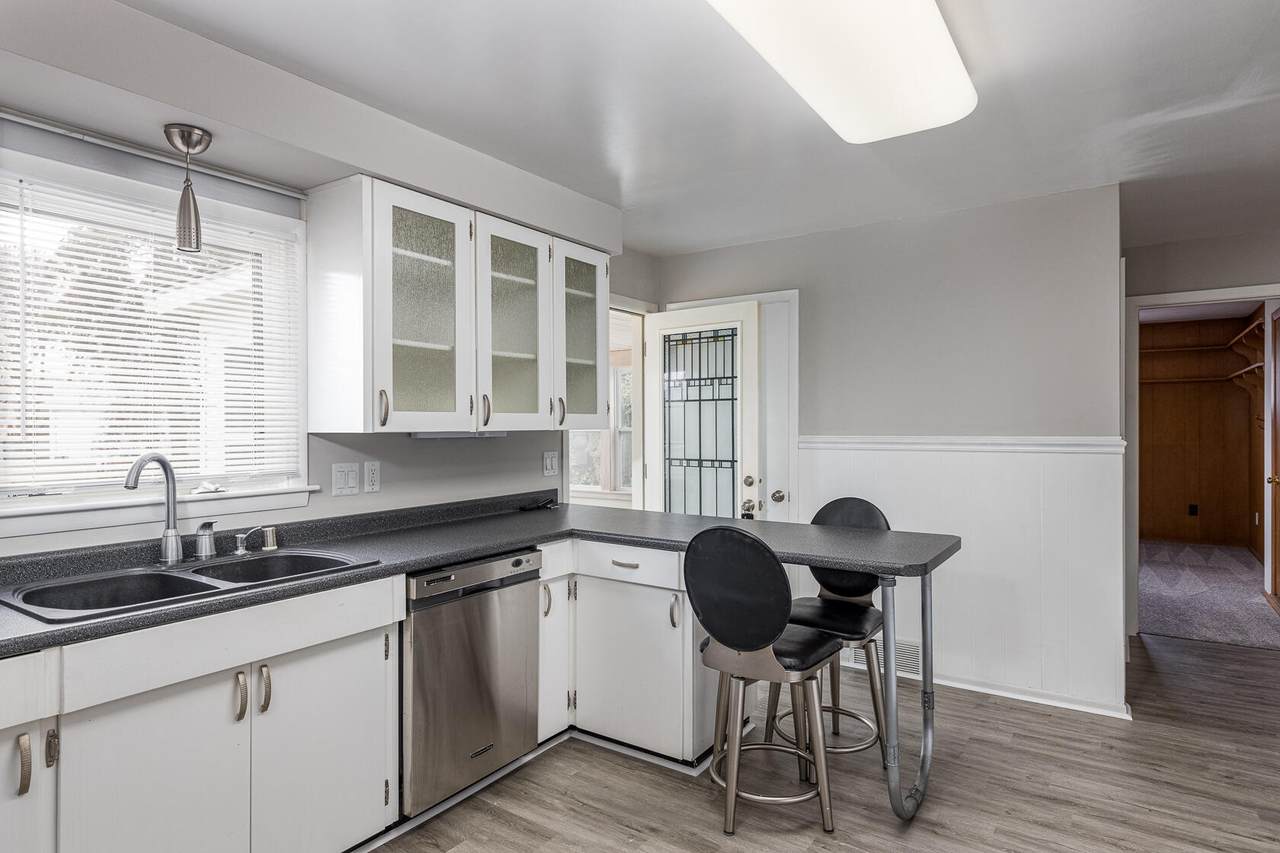 853 Cecil St - Photo 1