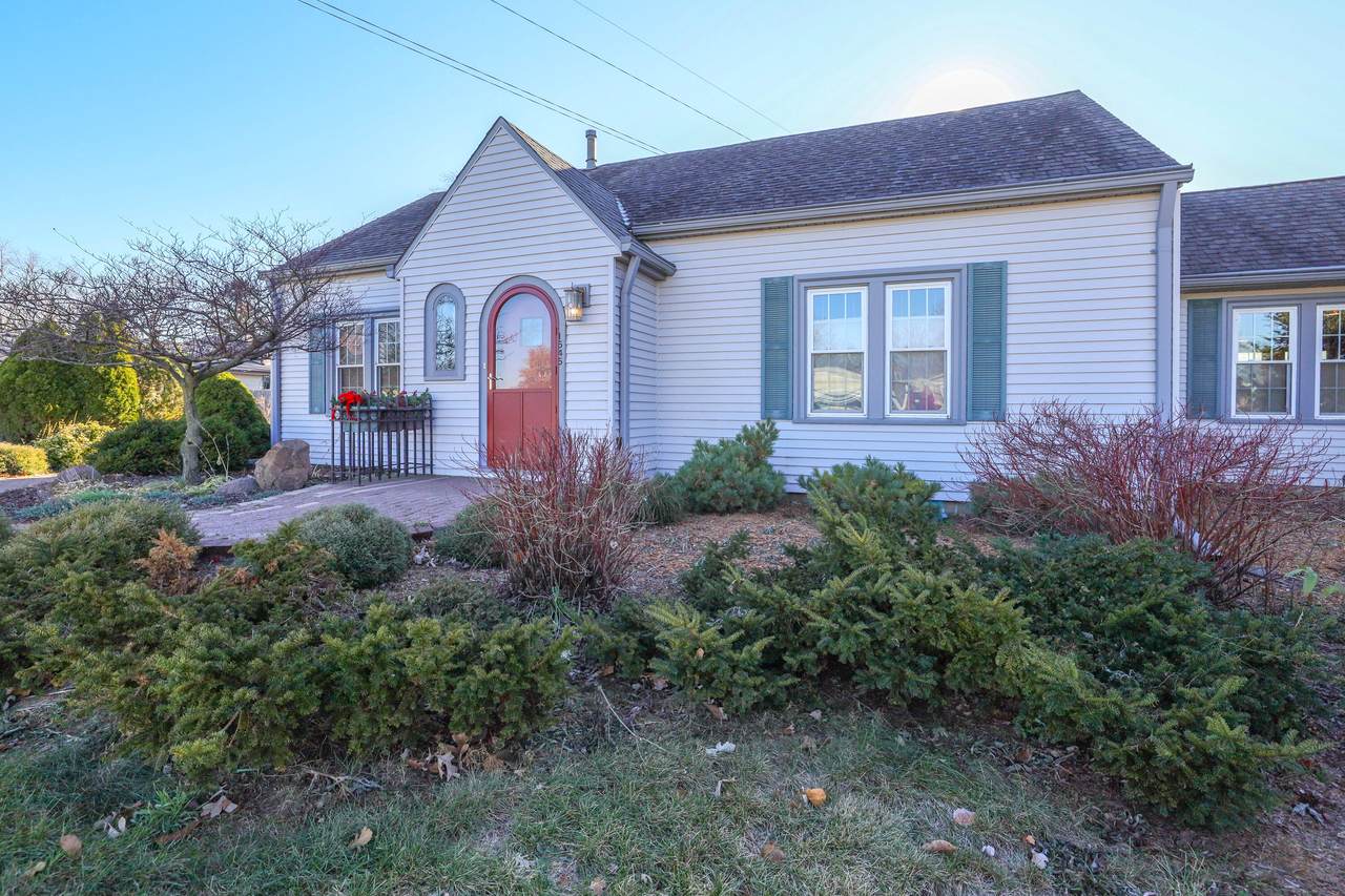 1545 Warwick Way - Photo 1