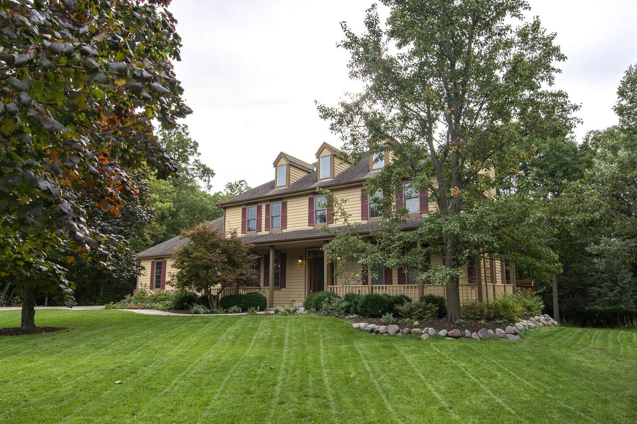 N27W26059 Steeplechase Dr - Photo 1