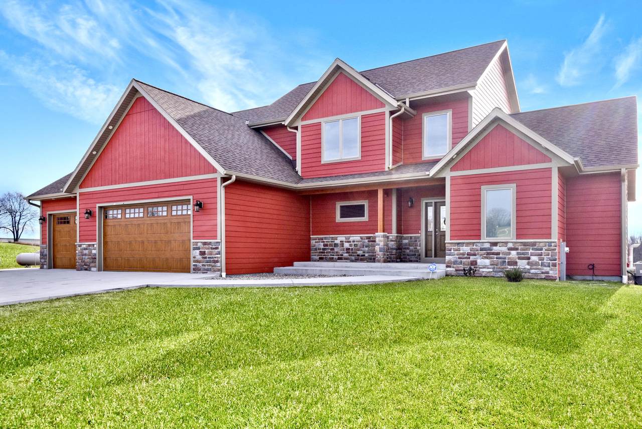 W5647 Country Meadows Dr - Photo 1