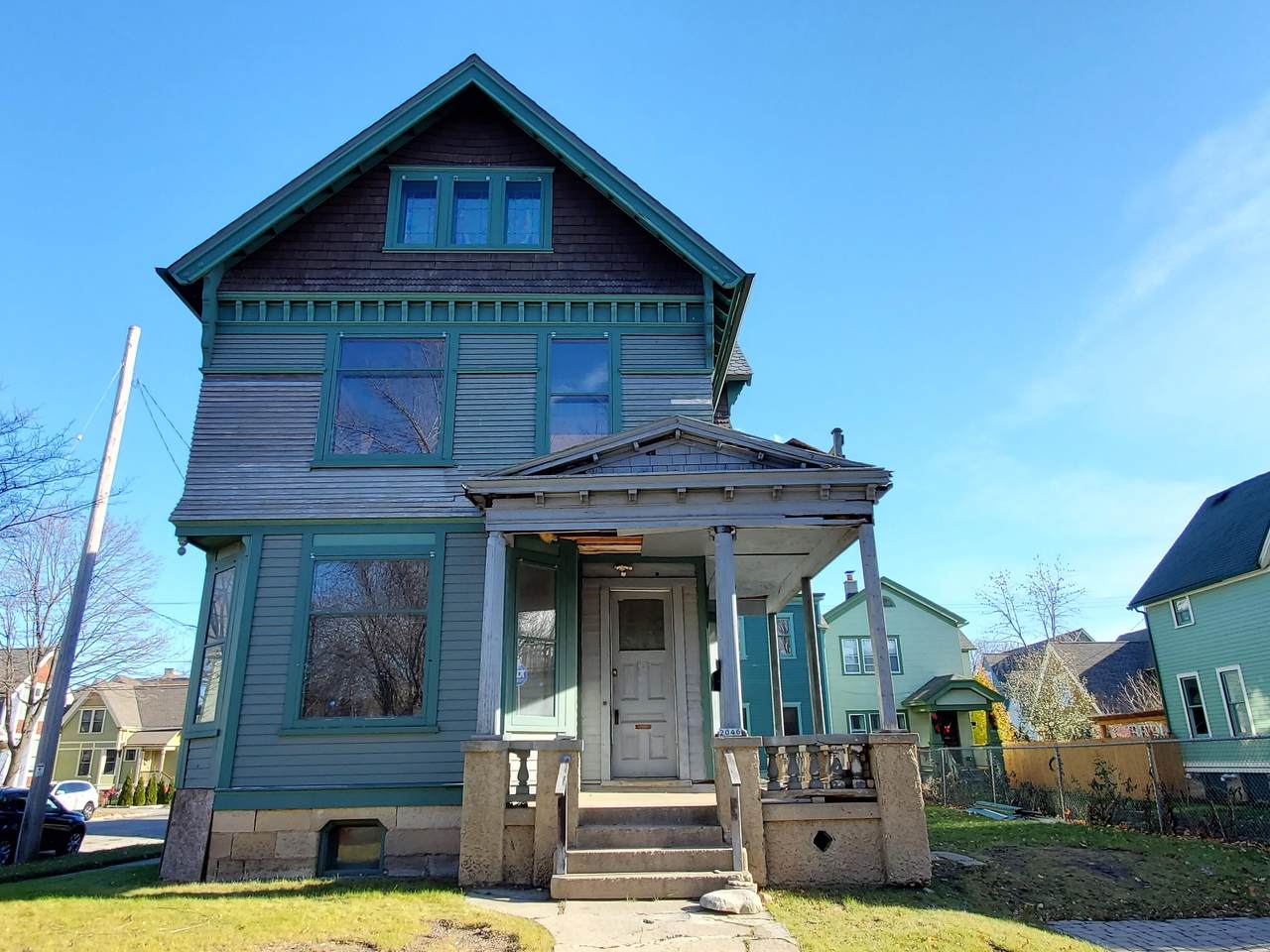 2046 2nd St - Photo 1