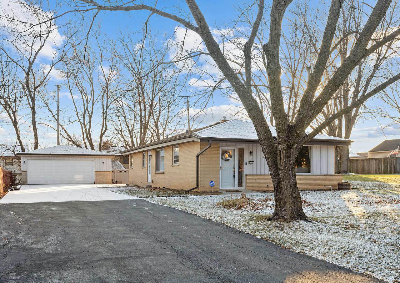 11735 Bobolink Ave - Photo 1