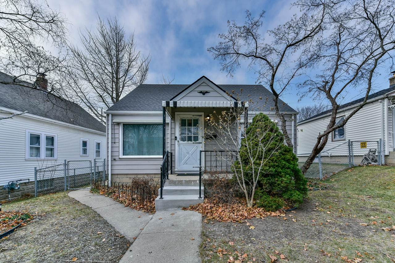 3663 15th Pl - Photo 1