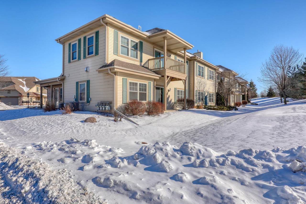N55W17150 Ravenwood Dr - Photo 1