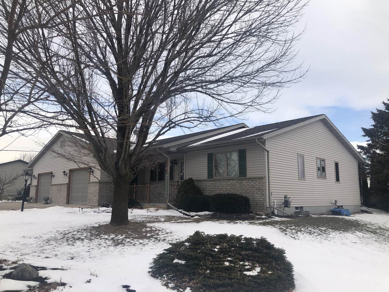 713 Lincoln Dr - Photo 1
