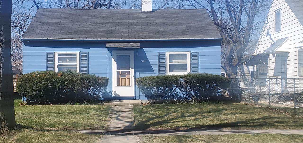 4215 52nd St - Photo 1