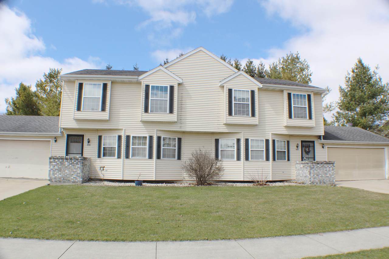 875 James Ct - Photo 1