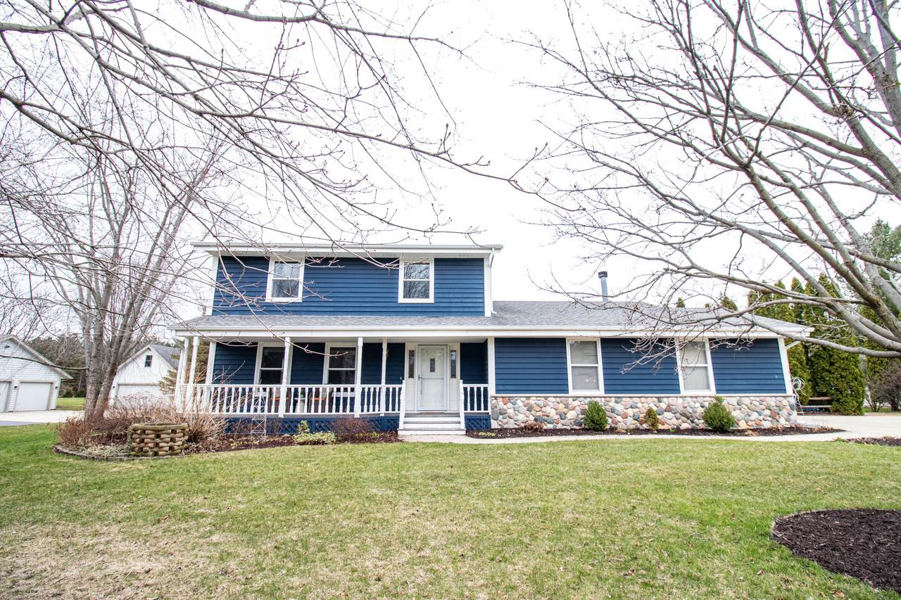 W362S2235 Lisa Ln - Photo 1