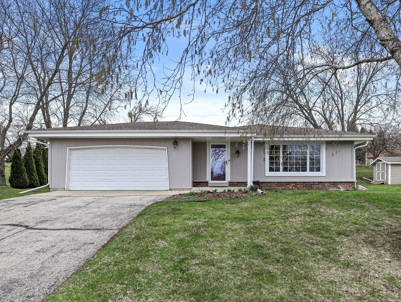 N98W21739 White Horse Dr - Photo 1