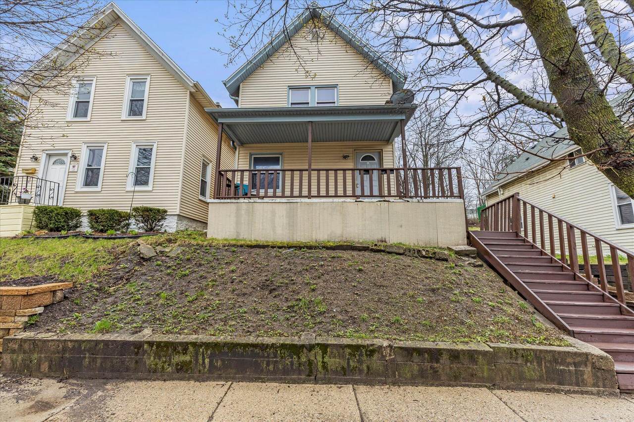 719 Main St - Photo 1