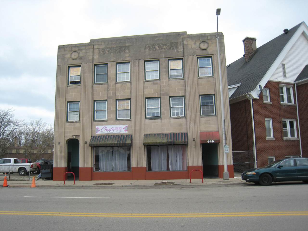 949 Washington Ave - Photo 1