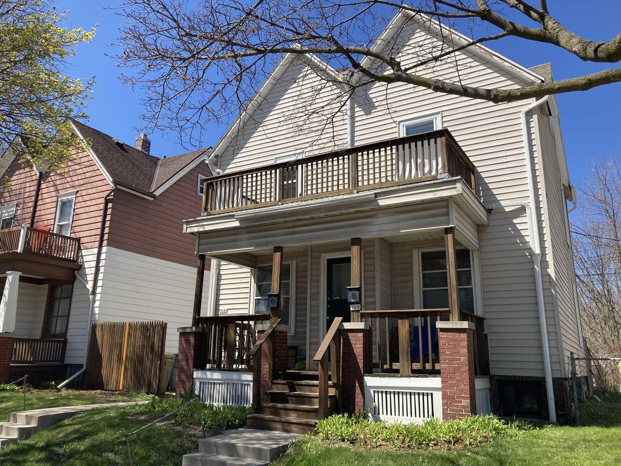 908 Chambers St - Photo 1