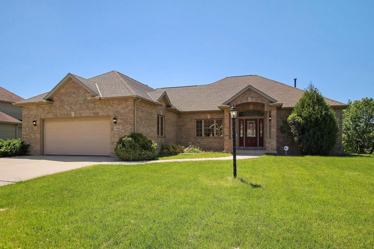 3900 Royal Oaks Dr - Photo 1